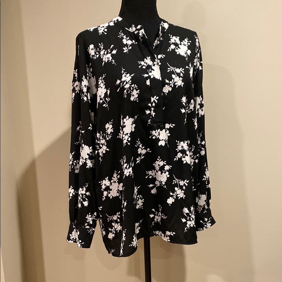 Time and Tru Black and White Long Sleeve Flowy Floral Tunic Blouse - Picture 1 of 6